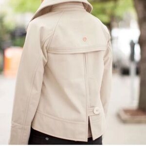 Lululemon Size 8 Jacket Coco Softshell Cashew Ivory Short Peacoat Coat